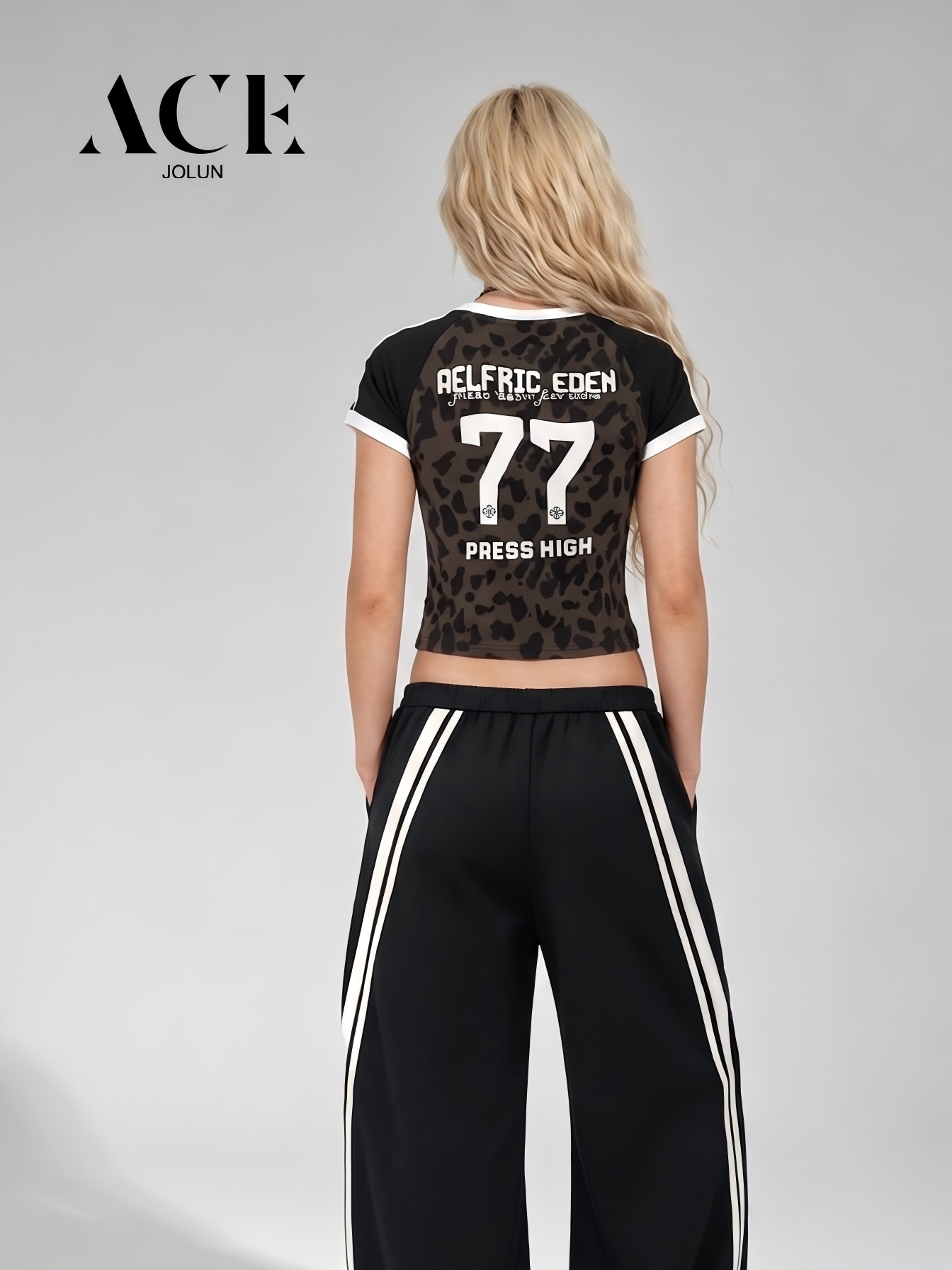 anna.outdoor Leopard V-Neck Baby Tee