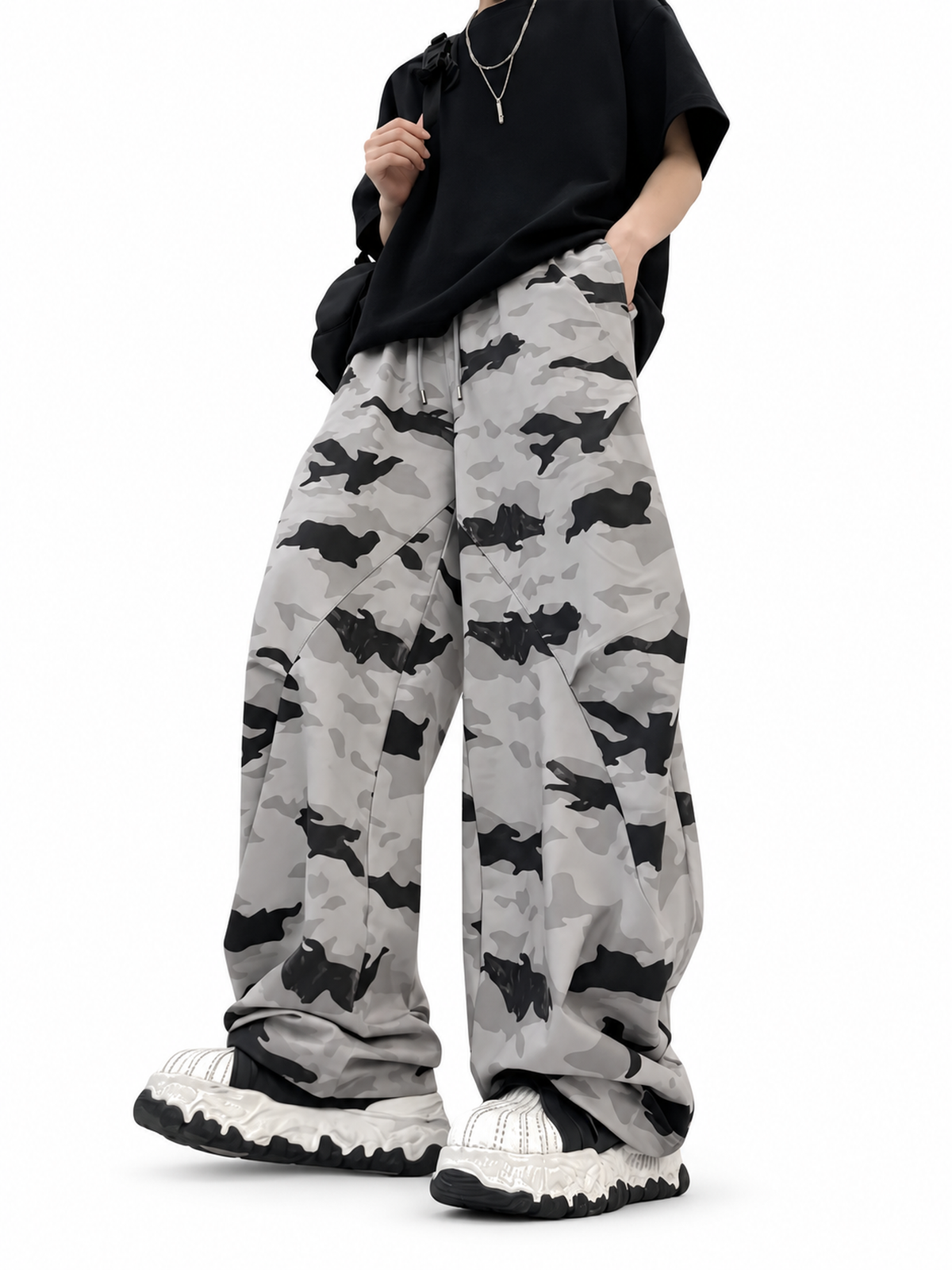 Lightweight Camo Curved-Leg Cargo Pants product image 1